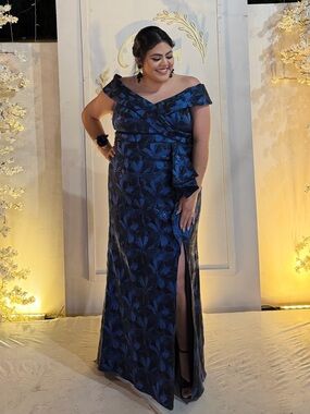 Adrianna Papell 18W Plus Size Floral Jacquard Off-The-Shoulder Gown